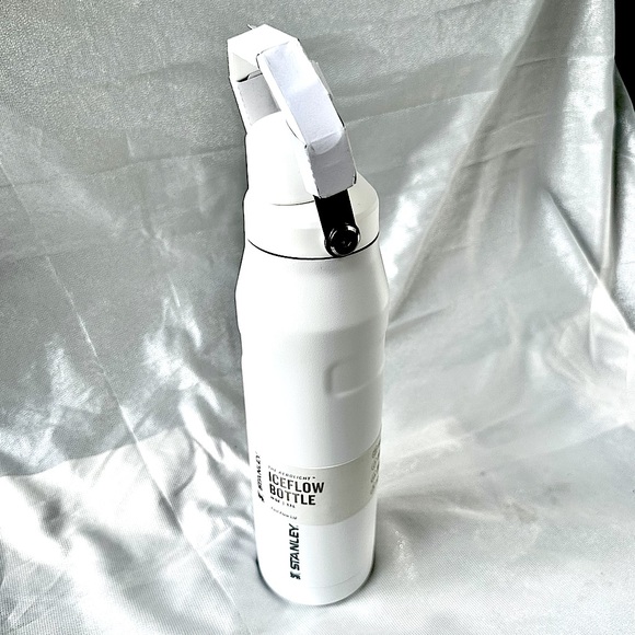 🎉HP!🎉 STANLEY ✨NWT✨ 36 oz Aerolight IceFlow Bottle in Polar - Picture 1 of 8